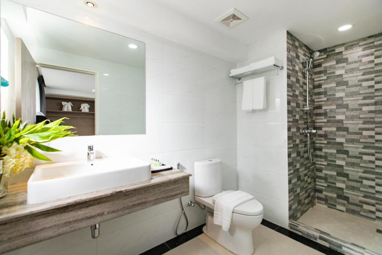 8 Mile Hotel Yangon Esterno foto